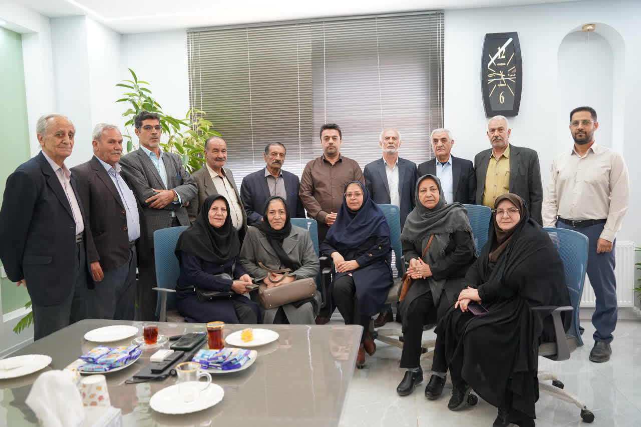 دیدار اعضای کانون بازنشستگان آموزش و پرورش با شهردار فرخ‌شهر