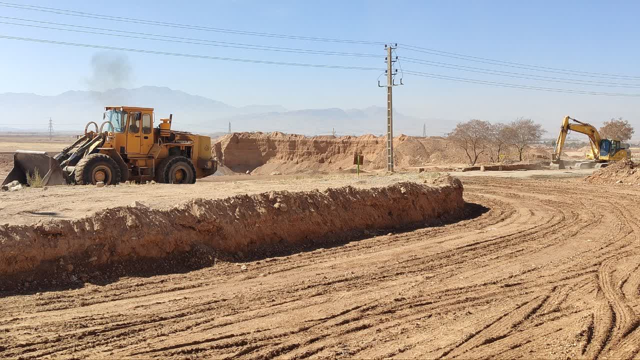 حضور فعال ماشین‌آلات شهرداری فرخ‌شهر در پروژه‌های عمرانی شهر